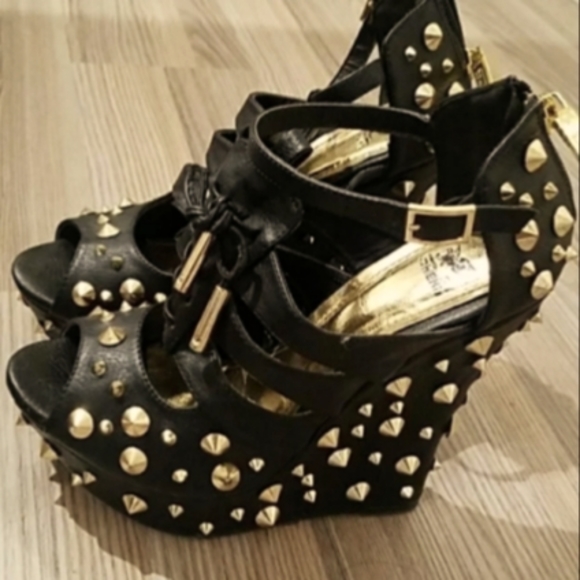 SHIEKH Gold Studded Black Wedges - Picture 1 of 5